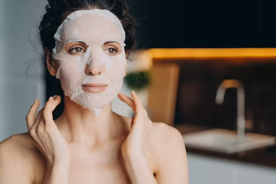 Las mascarillas de tela permiten que las mujeres mayores de 30 años luzcan impresionantes