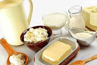 El cuidado de la cara sobre la base de productos lácteos